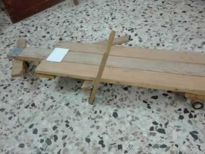 Qui c�� anche un settore dedicato ai vecchi giocattoli realizzati in casa. Ad esempio il carretto. �Era fatto con assi e cuscinetti a sfera � afferma Lillino -: con esso i bambini si avventuravano in gare di velocit� su strade sterrate� 